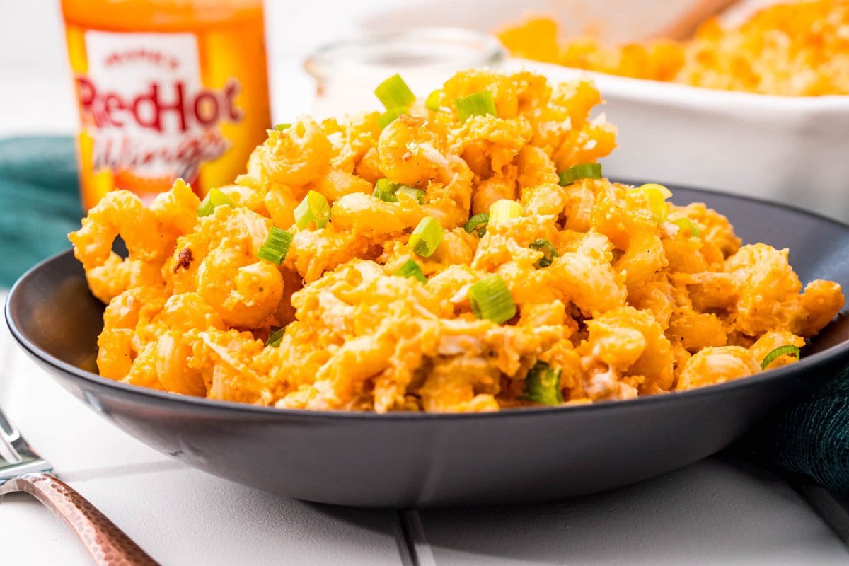 picture of buffalo chicken macaroni and cheese on a plate