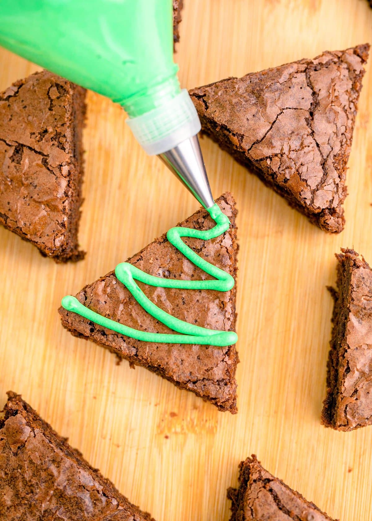 picture of frosting being piped onto brownies