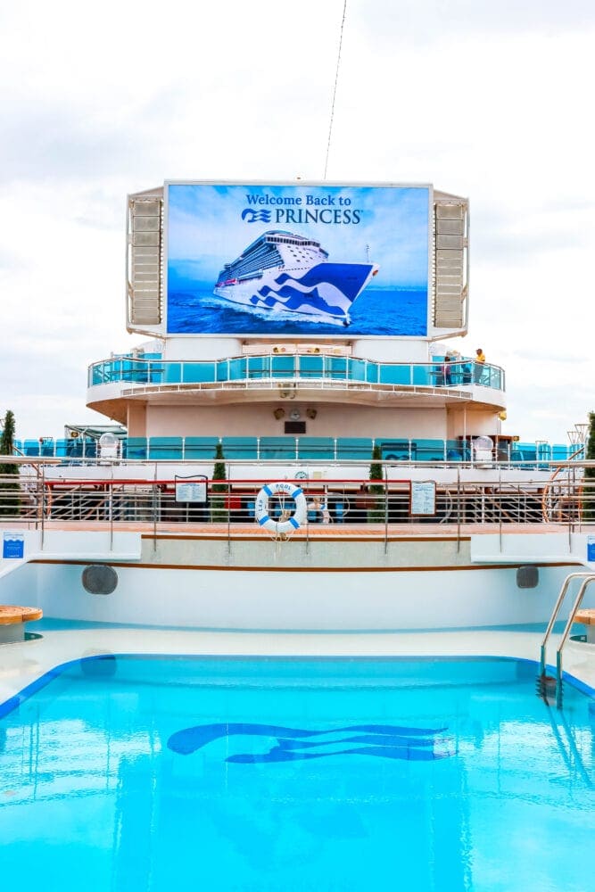 picture of majestic princess pool 