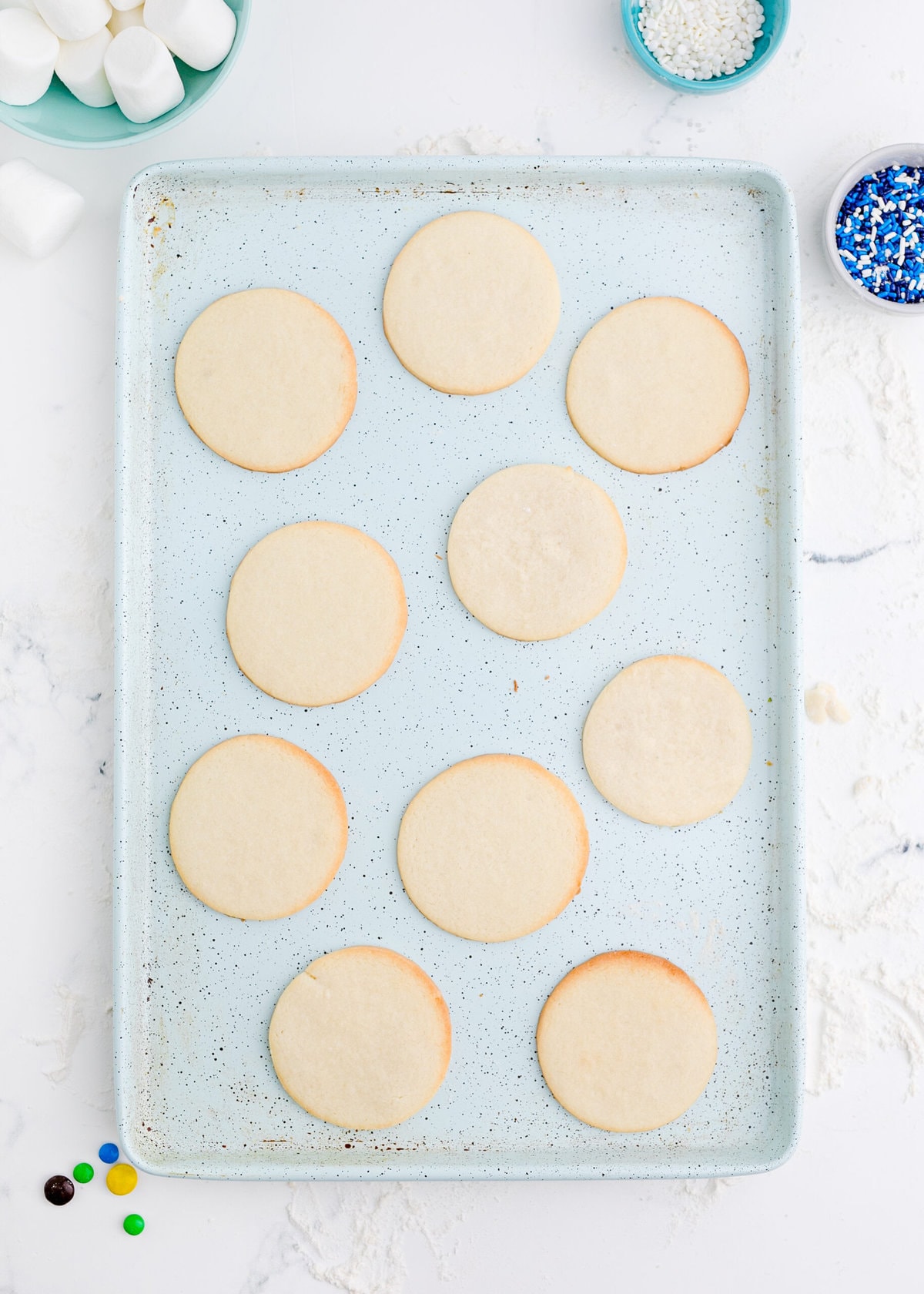 picture of baked cookies on a baking sheet