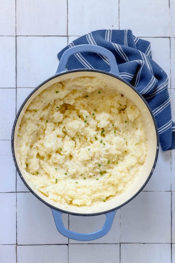 picture of mashed potatoes in a blue pot