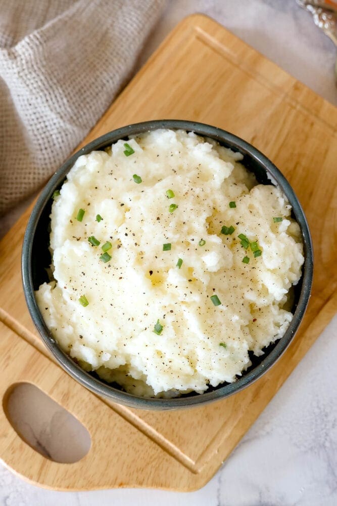 mashed potatoes in a blue bowl 