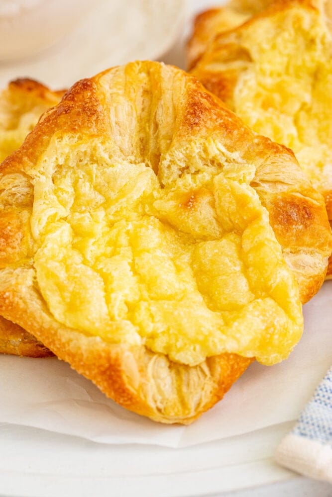 picture of a cheese danish on a plate 