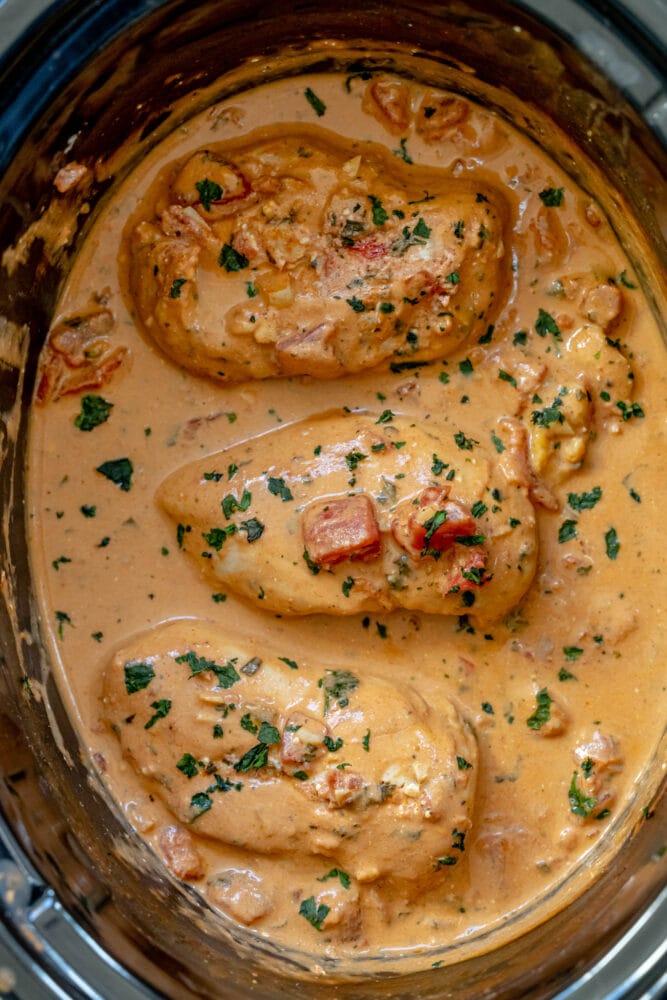 picture of creamy tomato basil chicken in a slow cooker