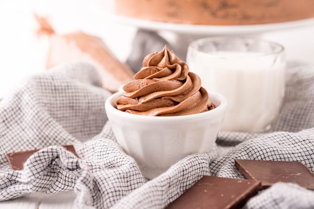 picture of chocolate pudding in a white bowl 