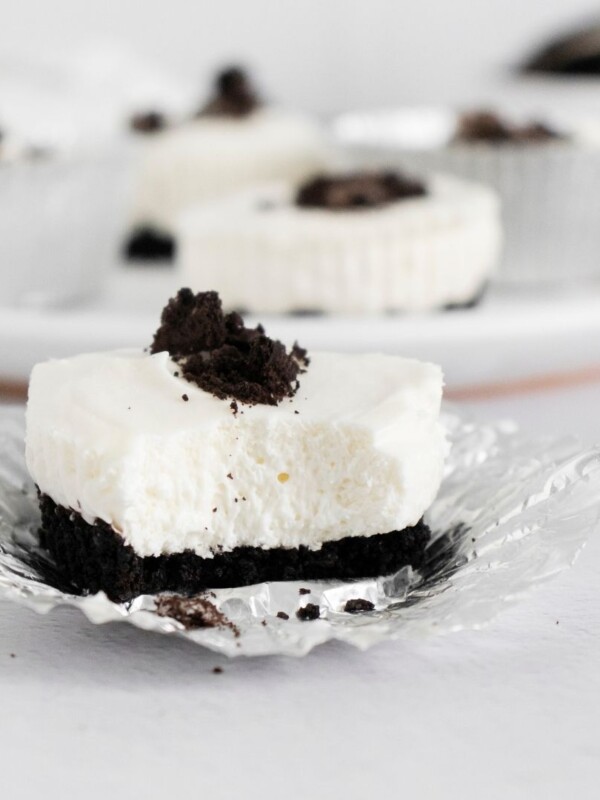 picture of oreo mini cheesecake on a white plate