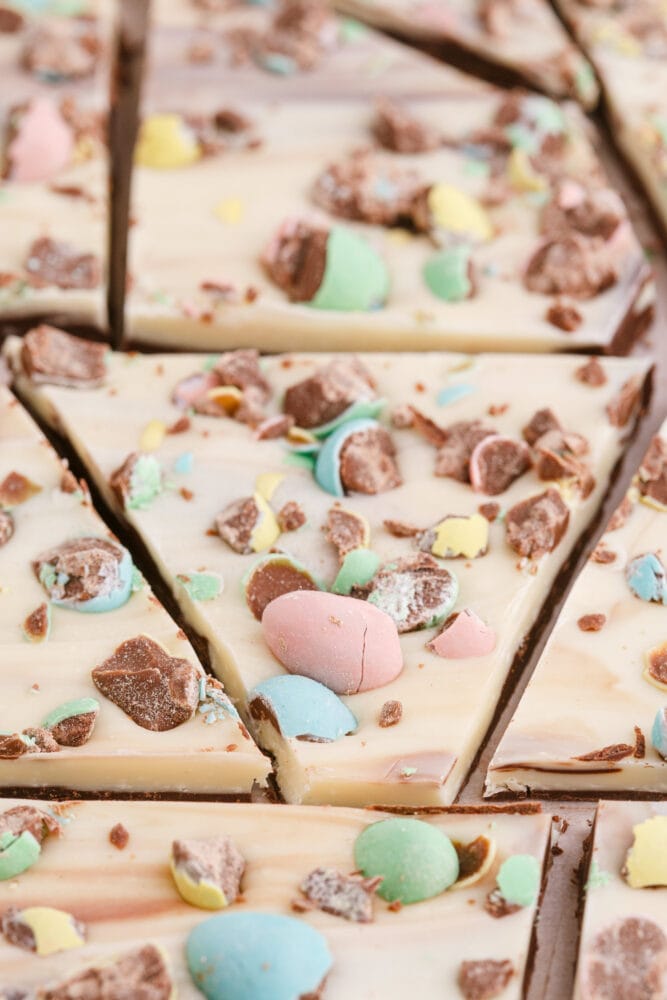 white and dark chocolate bark with m&ms in it
