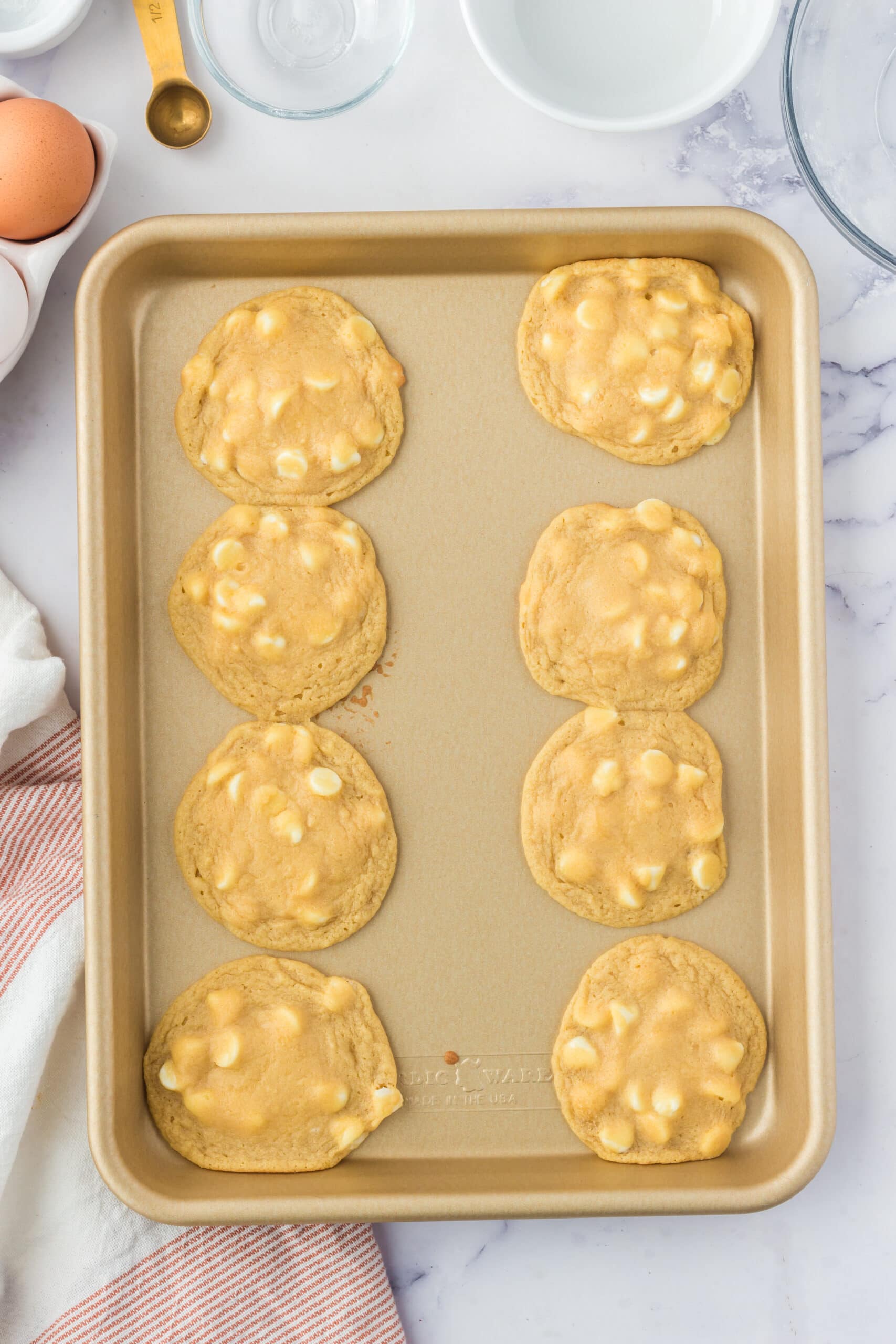 picture of baked cookies on a baking sheet