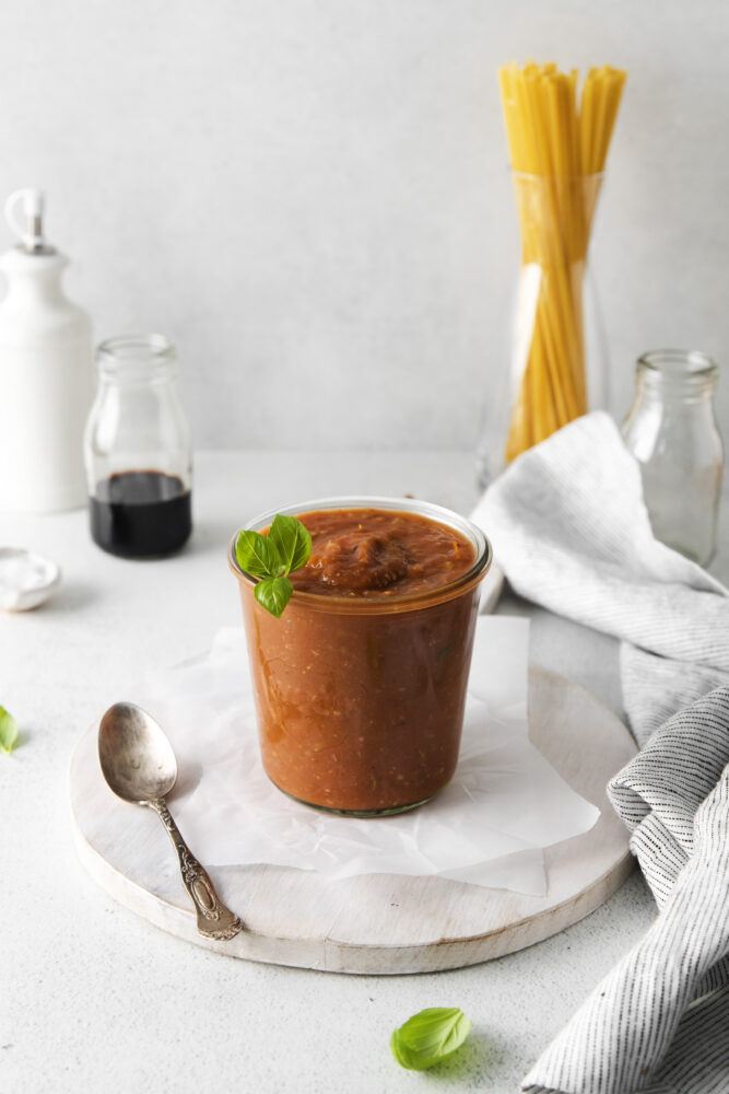 picture of roasted tomato marinara sauce in a jar 