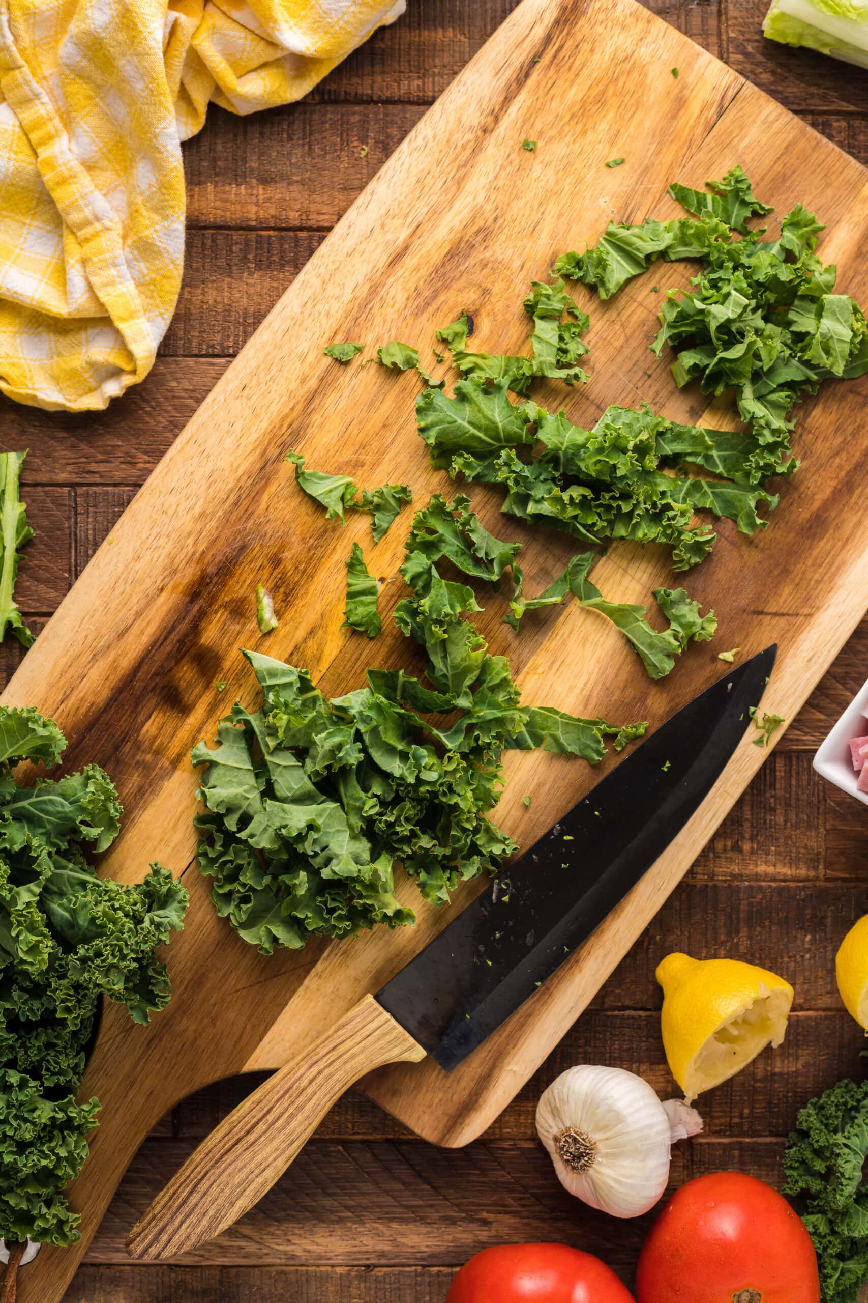 picture of julienned kale on a cutting board
