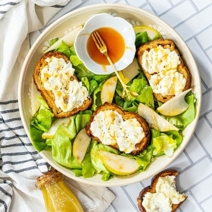 picture of warm goat cheese salad in a bowl