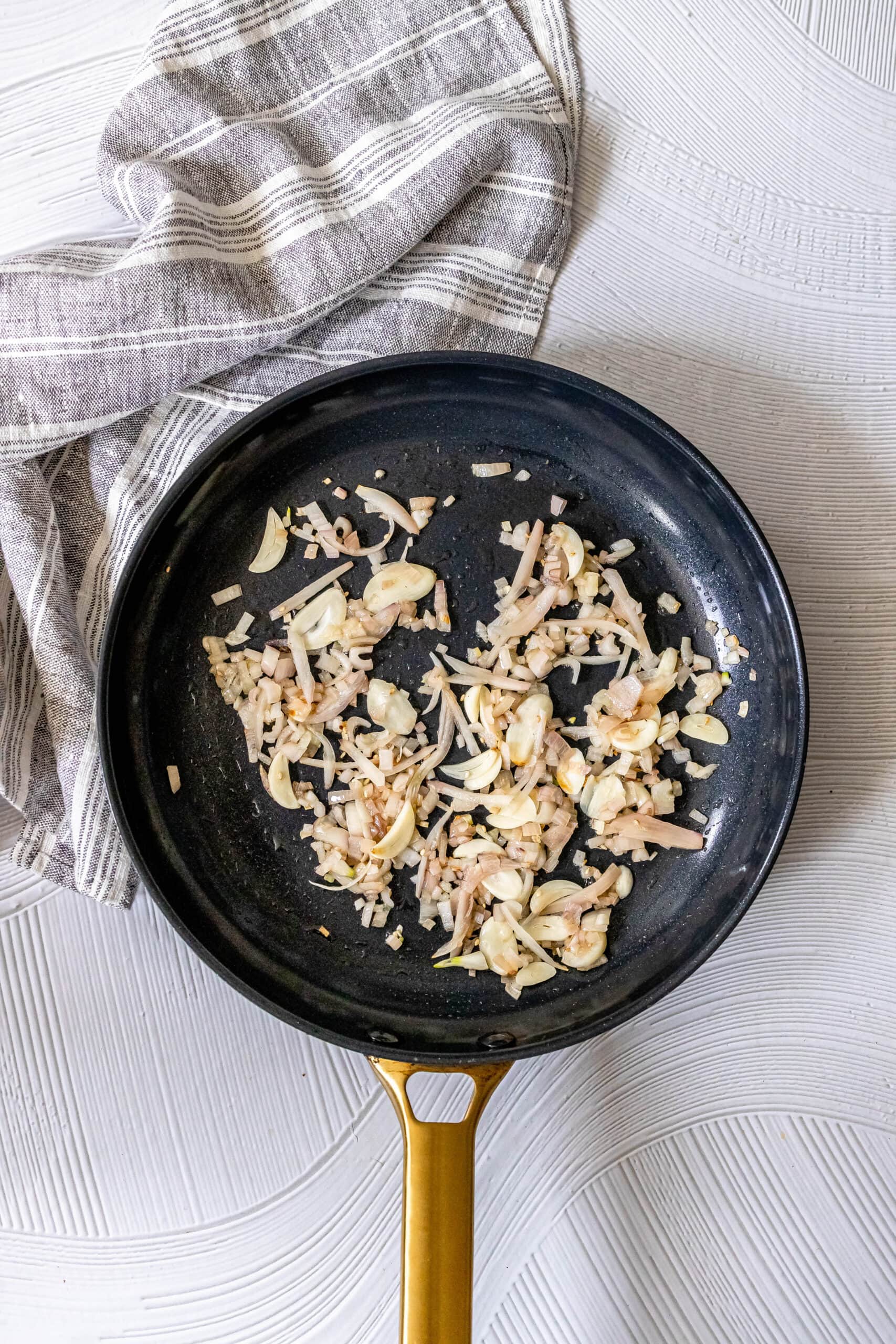 picture of garlic and shallots in a pan