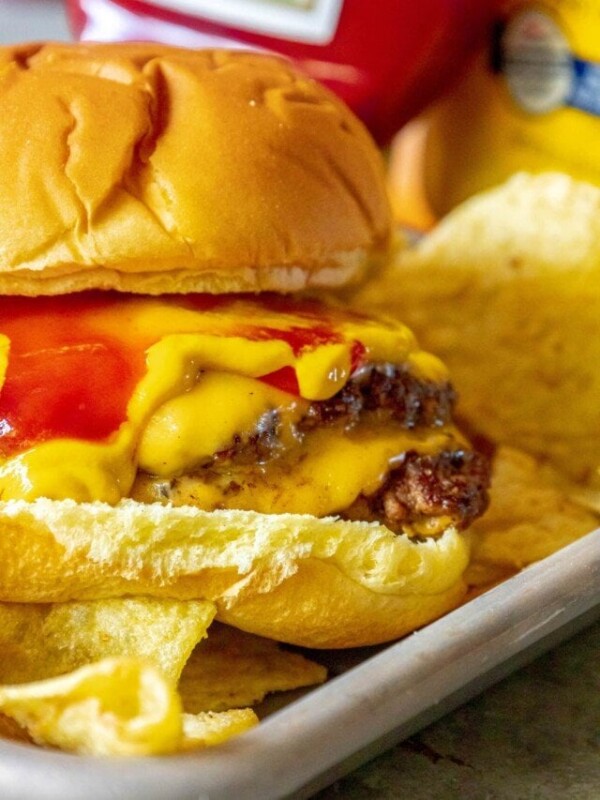 cropped-the-best-easy-smashburgers-recipe-picture1-scaled-1.jpg