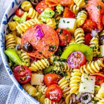 picture of rotini pasta salad in a blue bowl