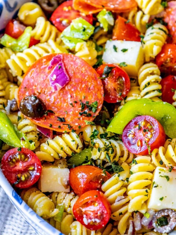 picture of rotini pasta salad in a blue bowl