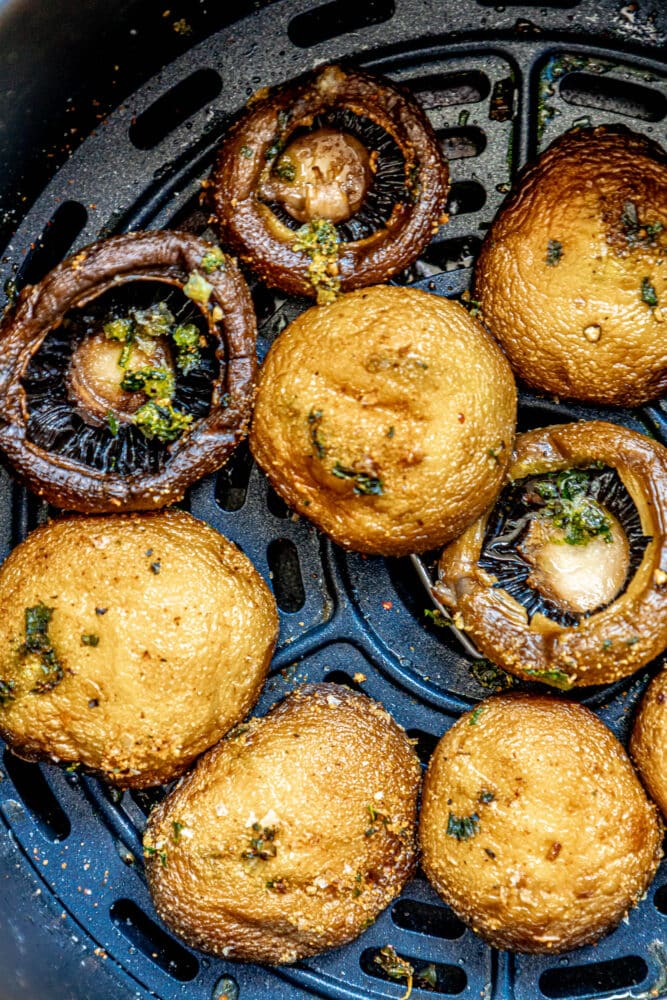 https://sweetcsdesigns.com/wp-content/uploads/2022/08/Air-fryer-mushrooms-recipe-picture3-667x1000.jpg