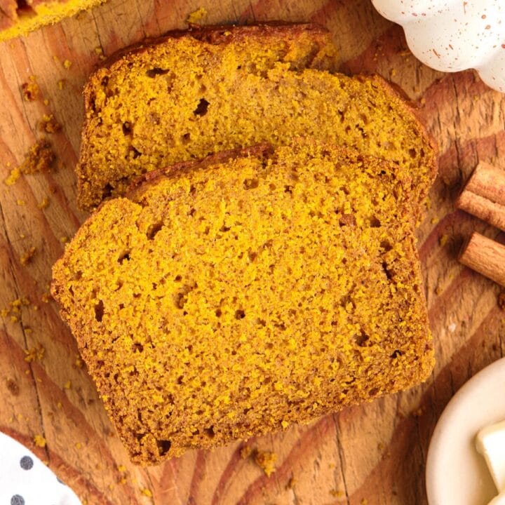 picture of sliced pumpkin bread on a cutting board