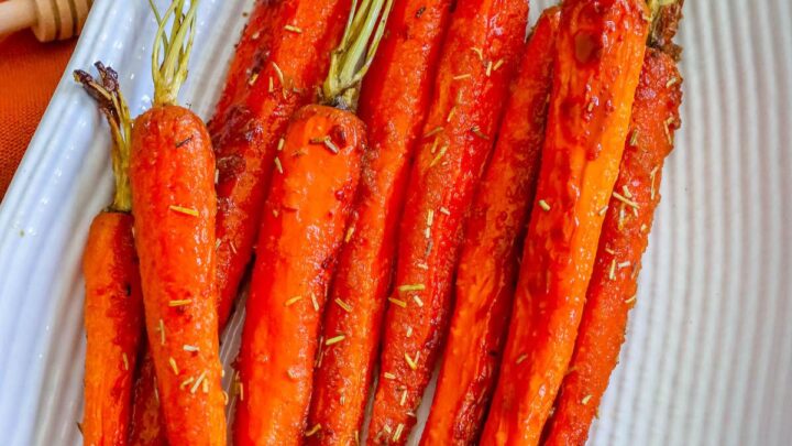 picture of honey roasted garlic carrots on a plate