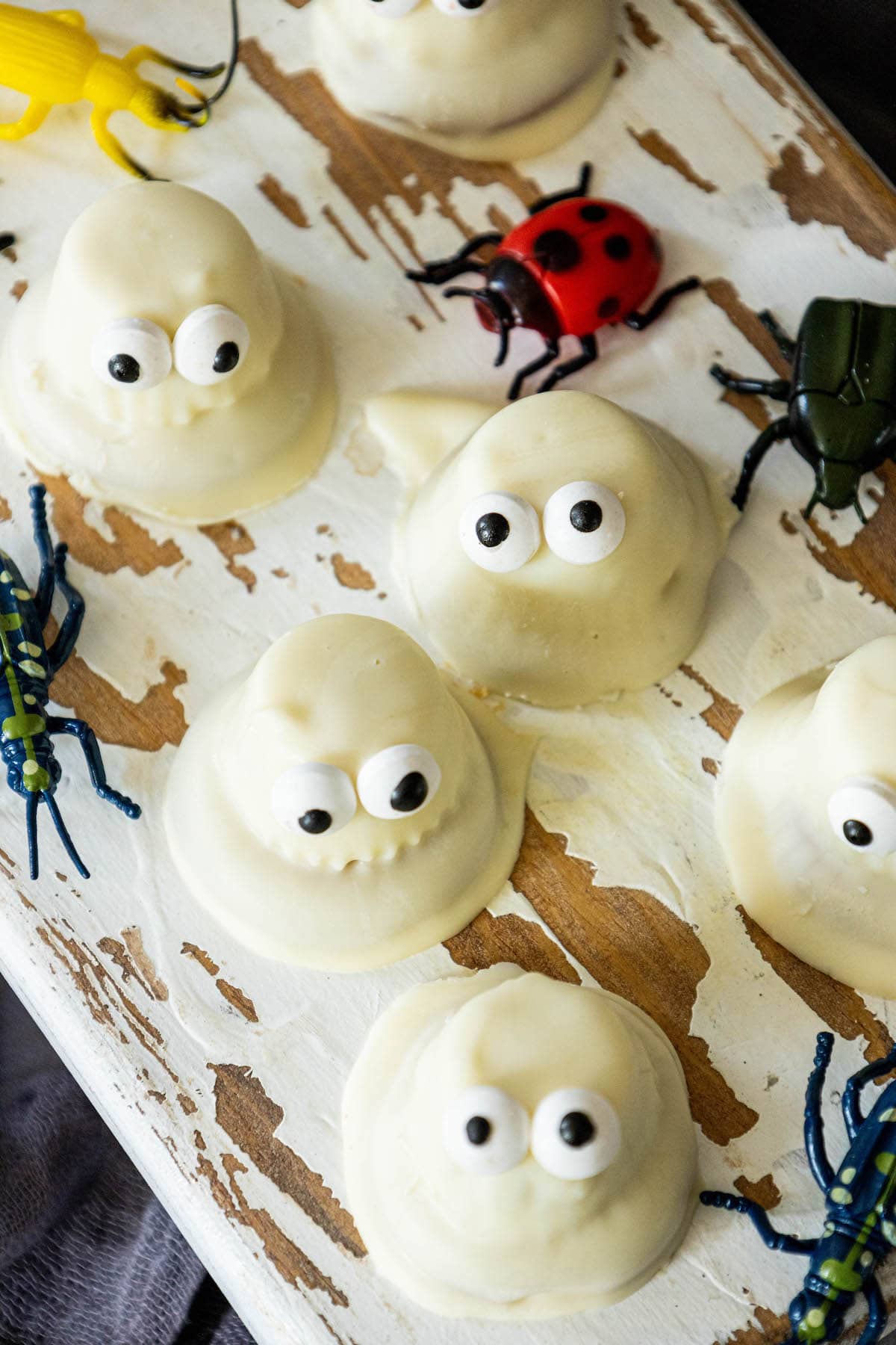 picture of cookies dipped in white chocolate with candy eyes to look like ghosts