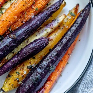 picture of grilled carrots in a white bowl