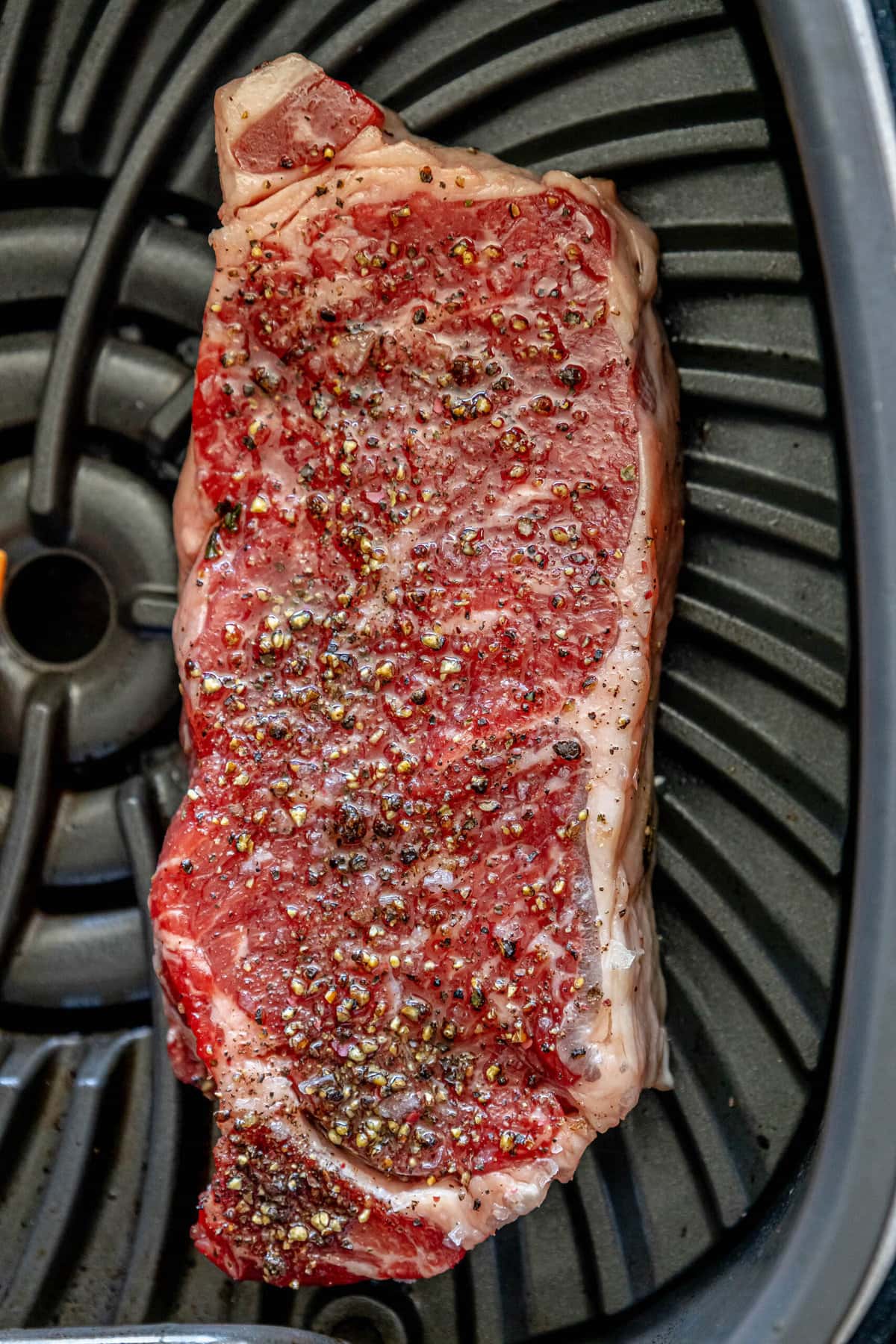 picture of a seasoned steak on a ninja indoor grill