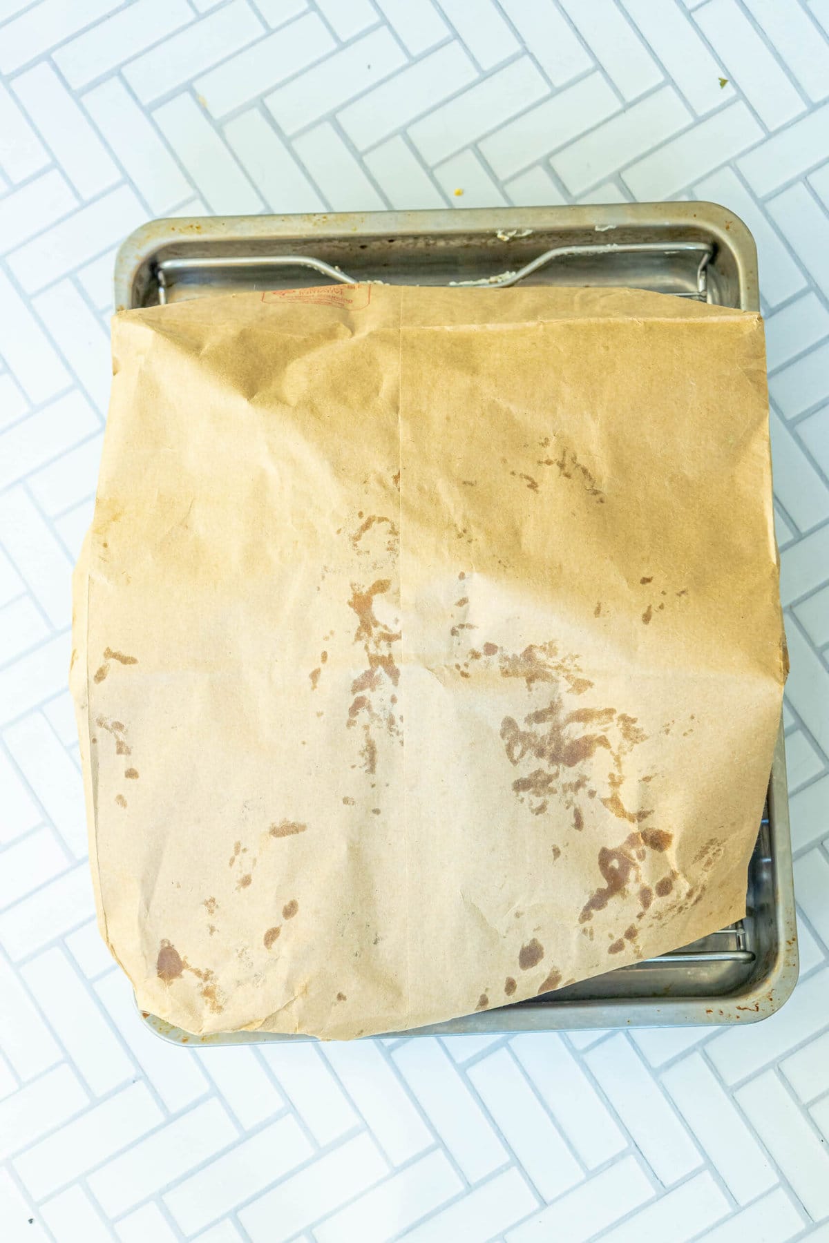 picture of a brown paper bag on a roasting pan