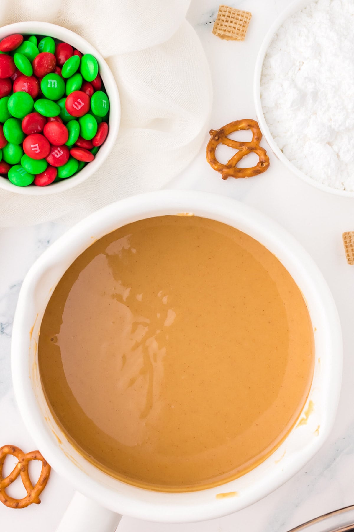 picture of mixed peanut butter white chocolate mixture