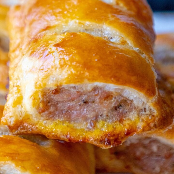 picture of sausage roll in baked puff pastry