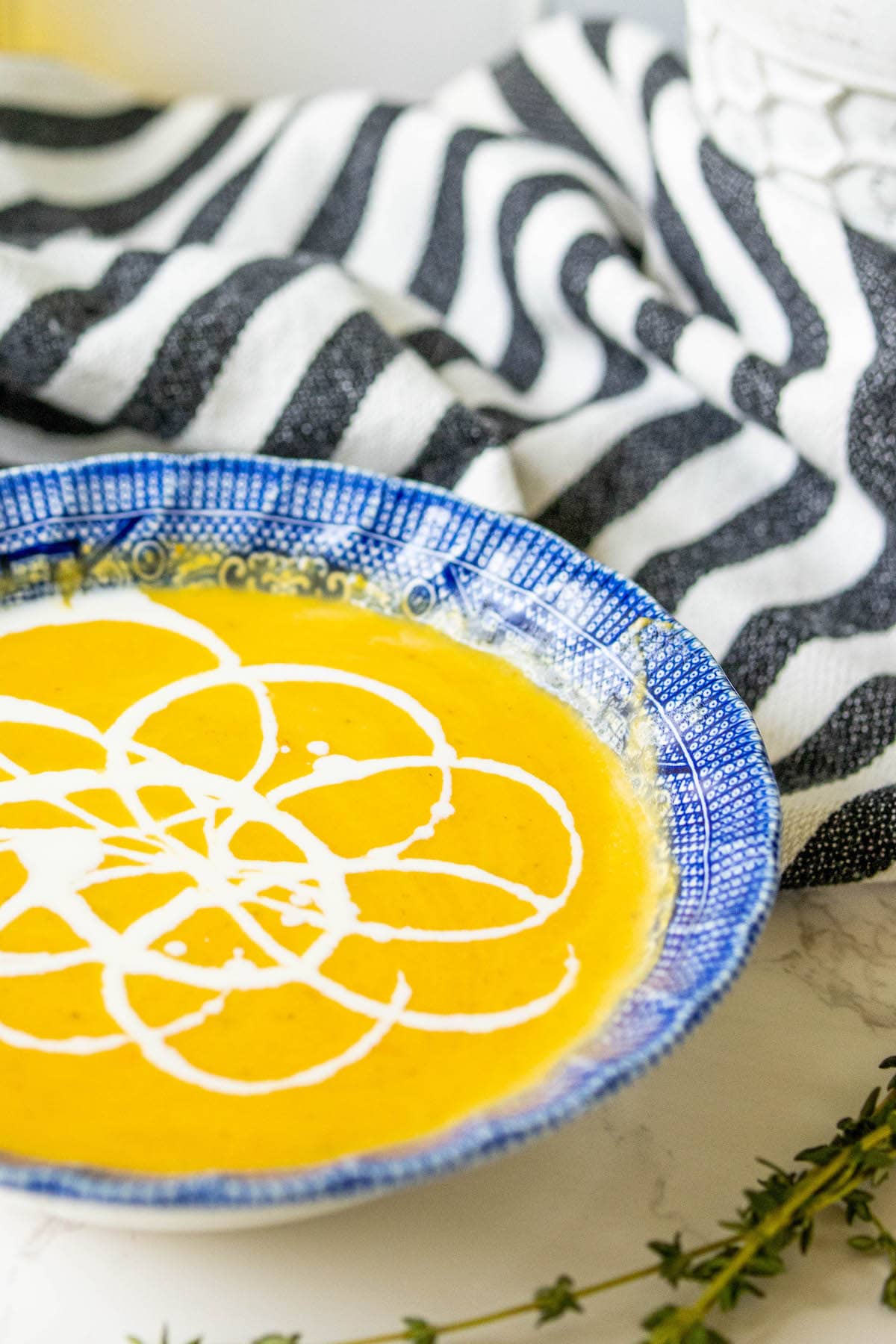 yellow soup with white cream decoration