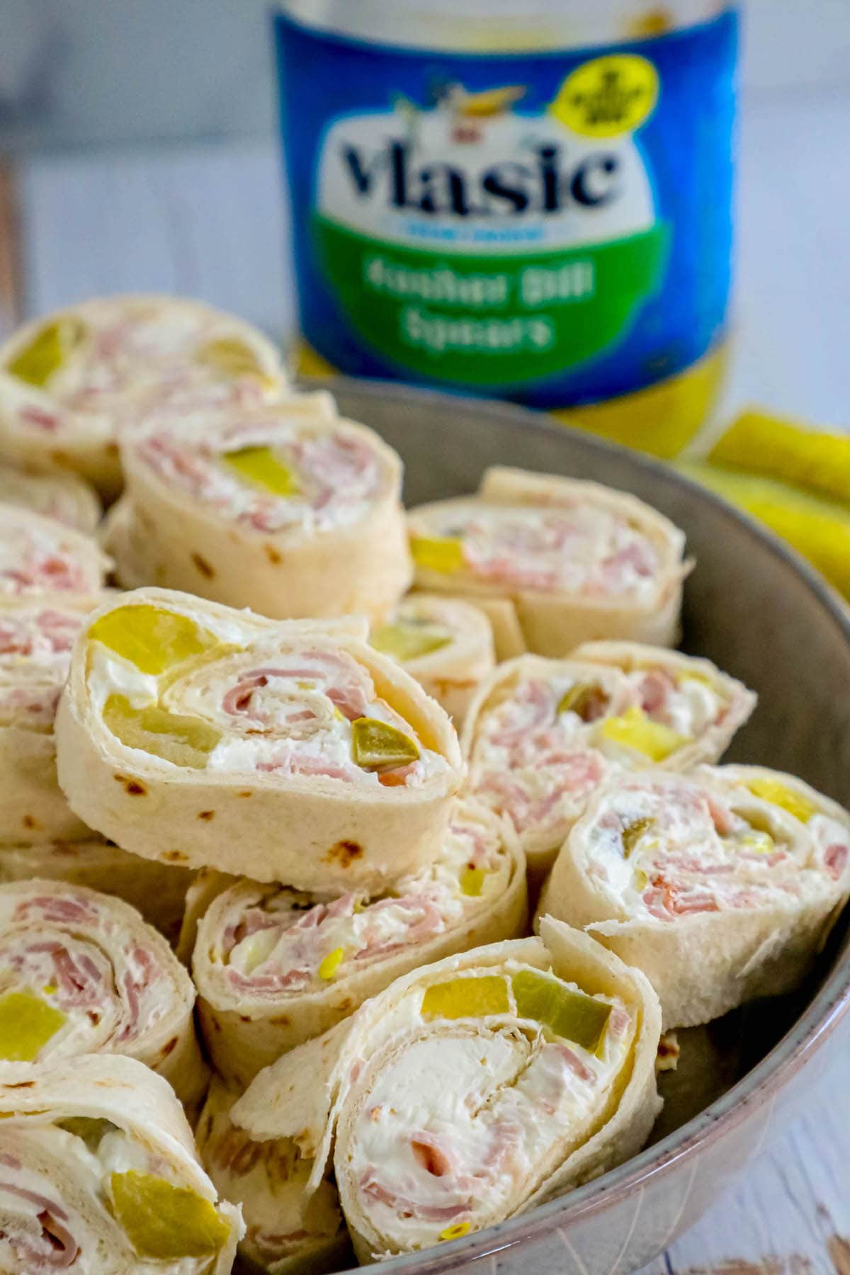 Delicious dill pickle pinwheels are packed with cream cheese, pickles, and ham. They make the perfect lunch of party appetizer!