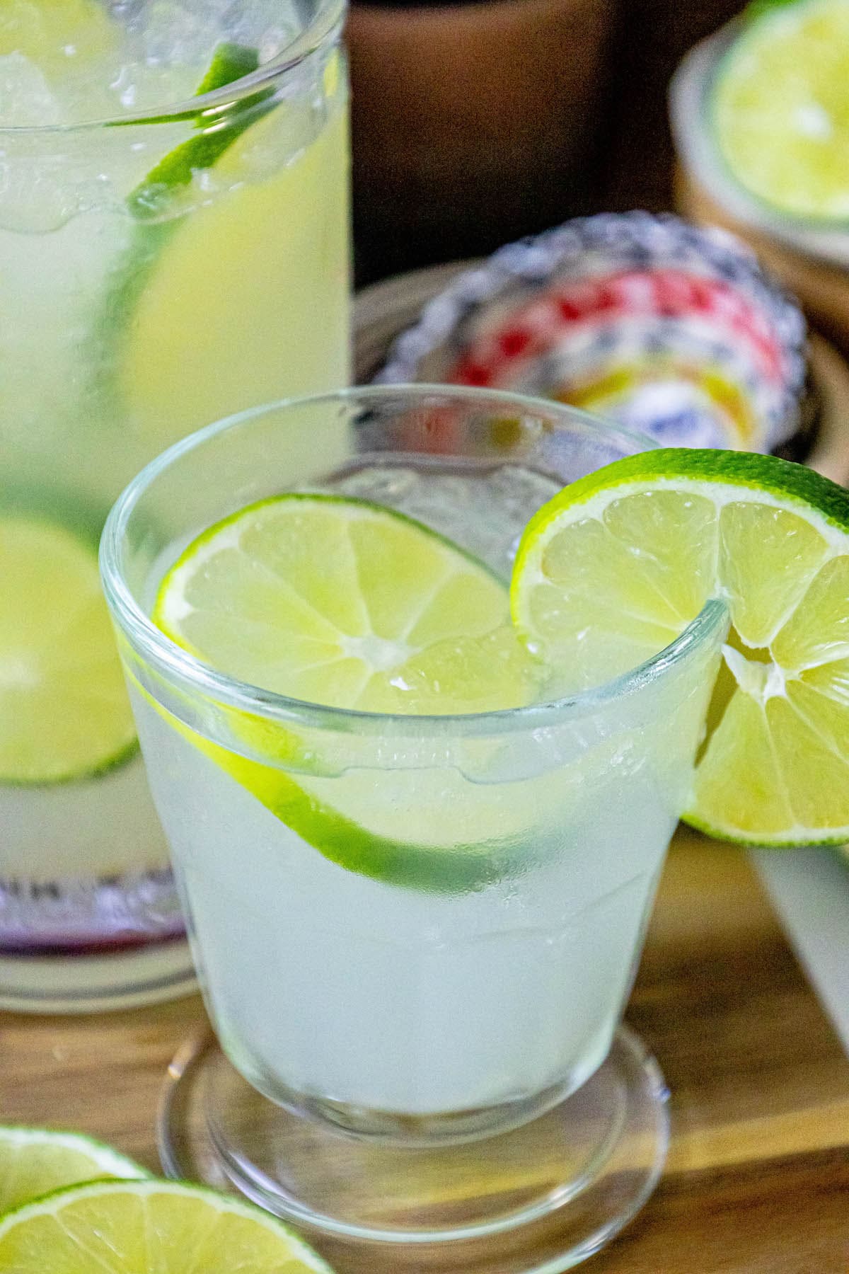 limeade in a glass with ice and sliced limes