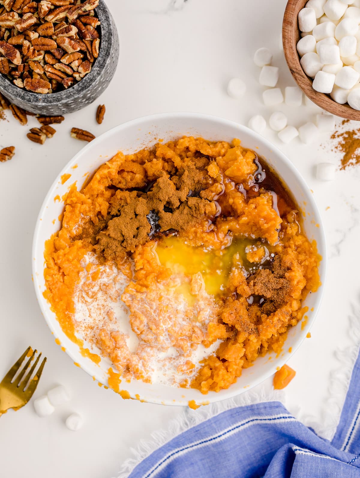mashed sweet potatoes with sugar and spices in it