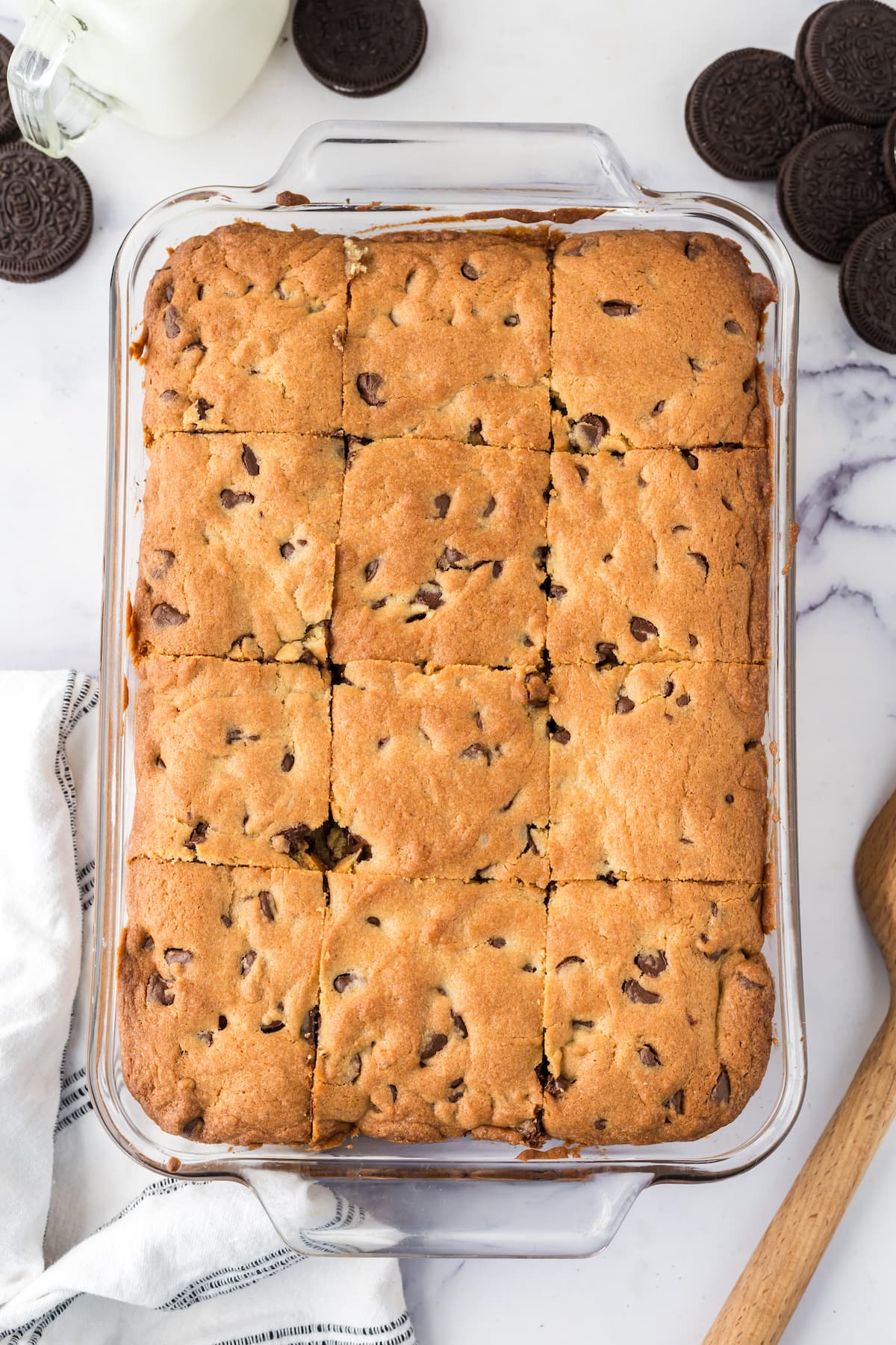 Easy baked Oreo cookie bars.