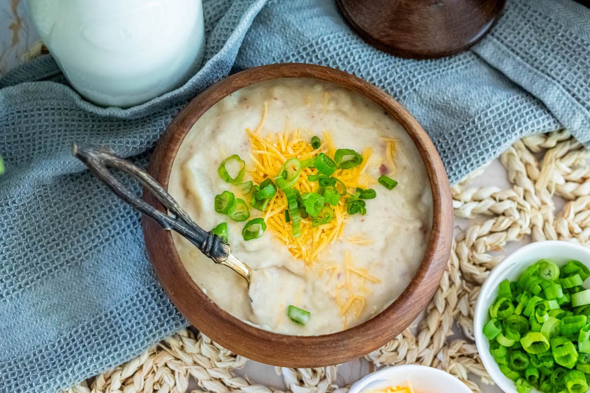 Slow Cooker Loaded Baked Potato Soup