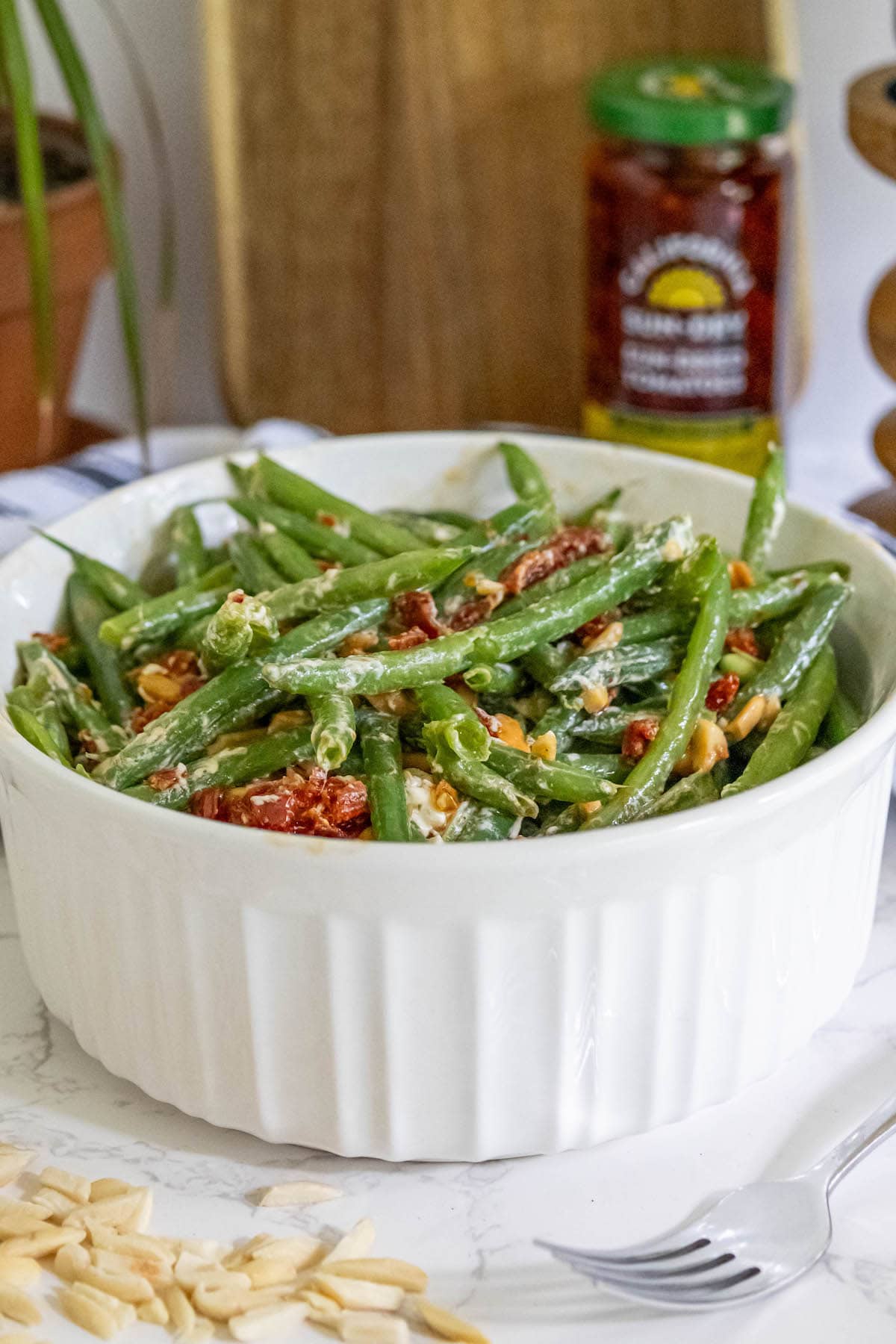 Cheesy baked green beans with sun-dried tomatoes.