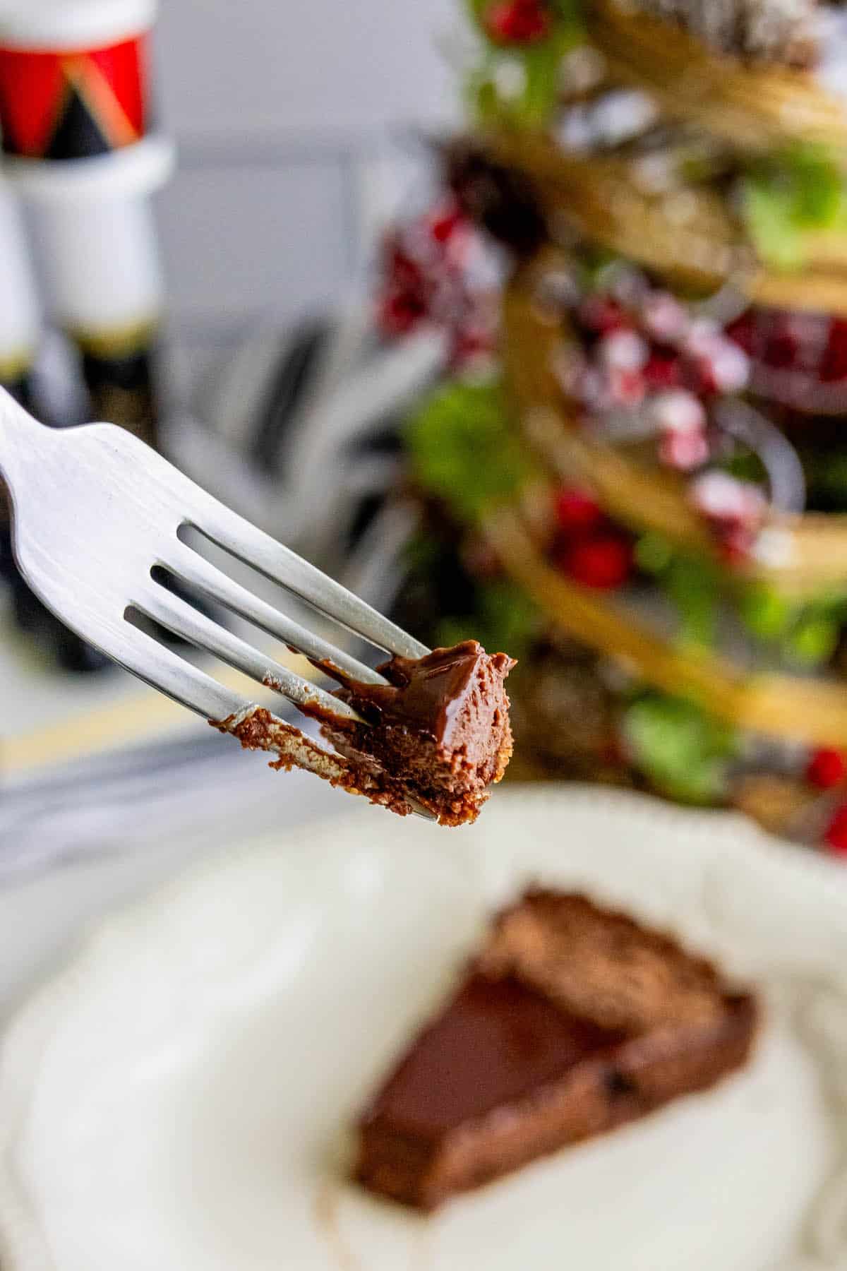 Keywords: chocolate tart, plate