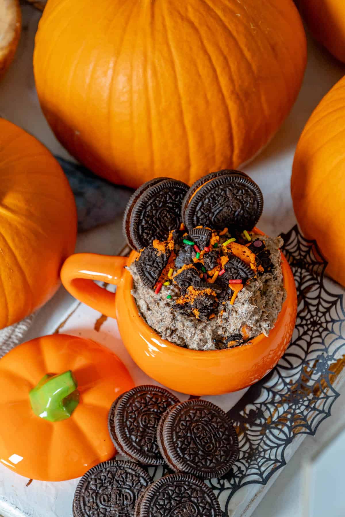 Halloween-themed Oreo cookie ice cream with pumpkins and oreo cookies.