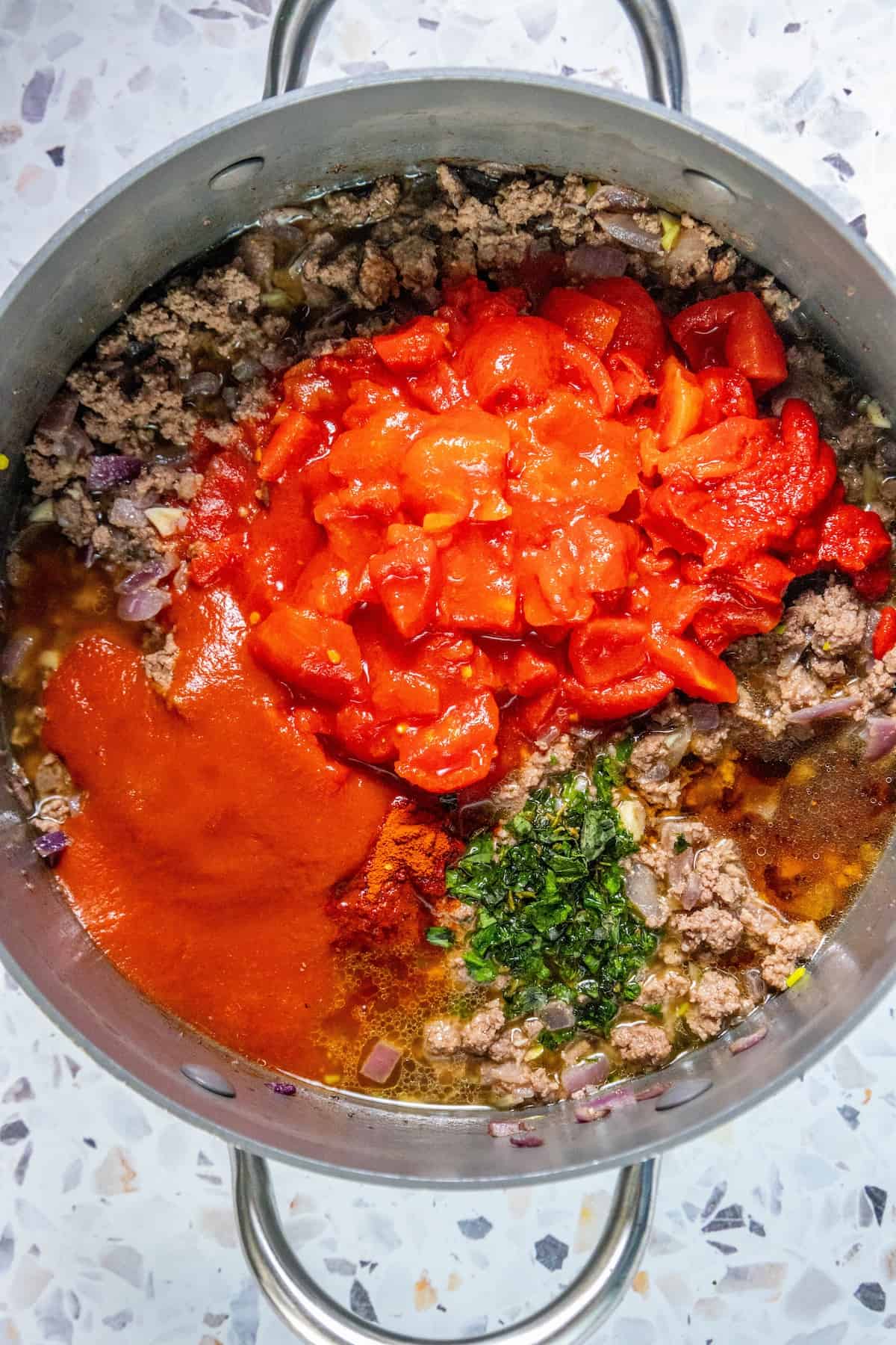 A pan with American Goulash, made with meat, tomatoes, and herbs.