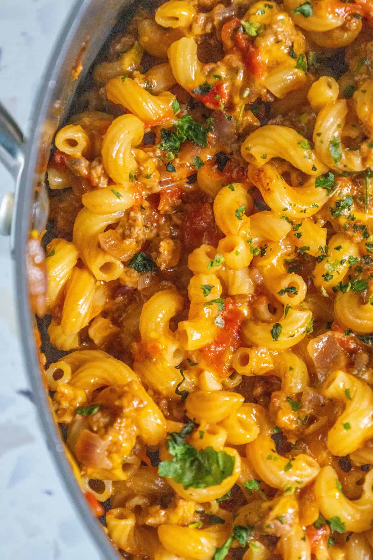 An American recipe for goulash, a pan full of pasta with tomatoes and herbs.